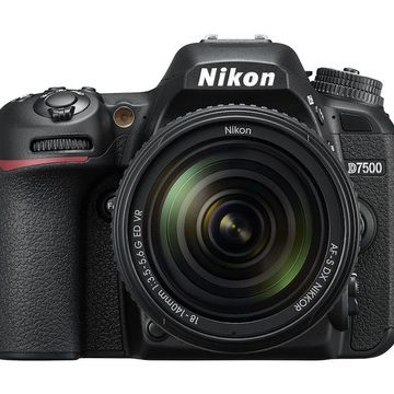 Nikon anuncia la nueva D7500